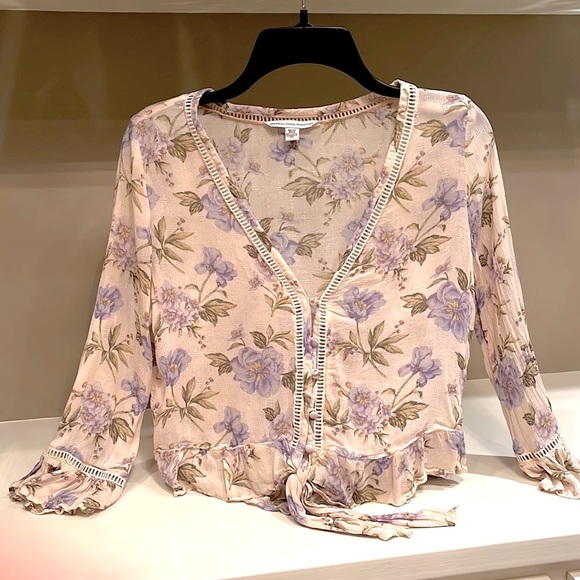 American Eagle Floral Crochet Tie Cropped V Neck Buttoned Beige Blouse Size XS - Picture 2 of 9
